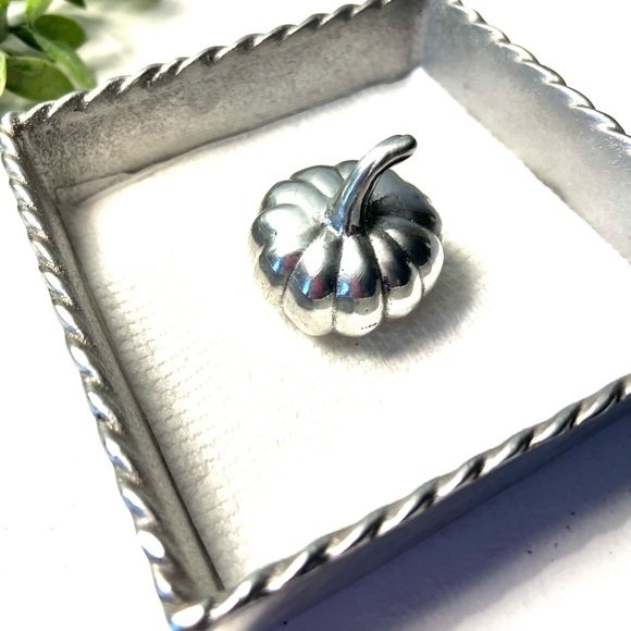 Mariposa Rope Edge Napkin Box & 7 Napkin Weights - Picture 2 of 10